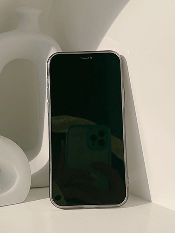 Bewölkte Nachttelefonkasten